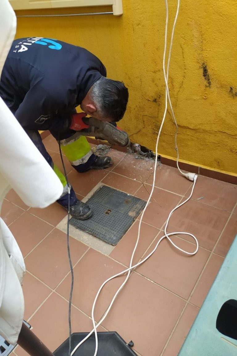 Reparación fuga de agua en San Pedro Alcántara 03